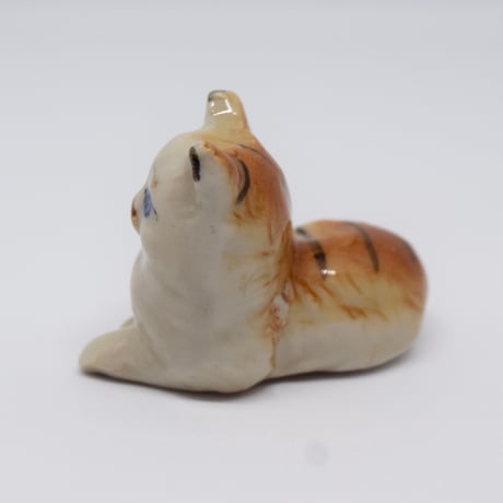 チェコ　ゆったり猫　陶器の置物