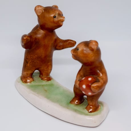 ハンガリー　ボール遊びをするクマのきょうだい　フィギュリン