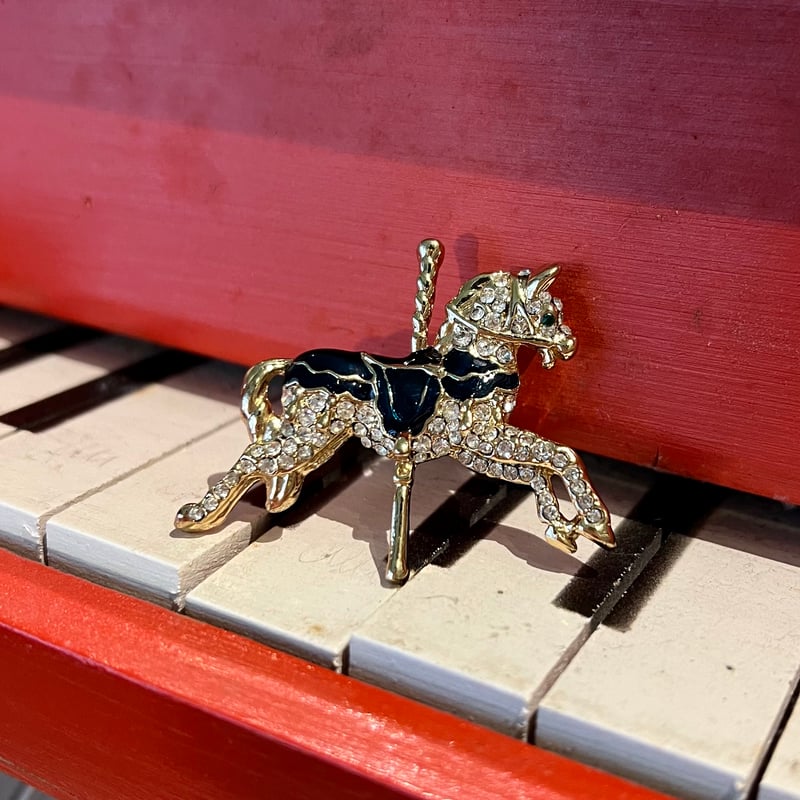 週末特価！　ビンテージ　馬のブローチ付き片耳イヤリング♪ ビンテージ 馬のブローチ付き片耳イヤリング♪ 馬ブローチの通販