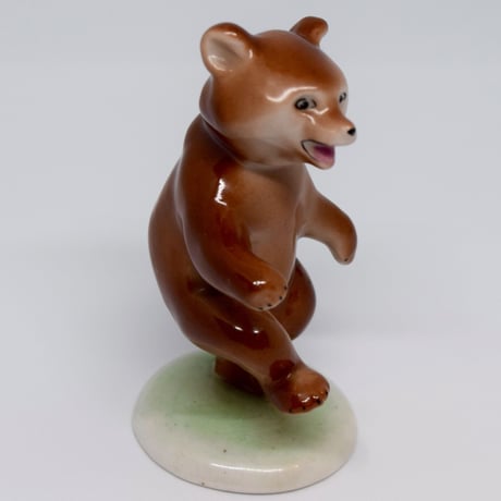 ハンガリー　愉快に踊るクマのフィギュリン