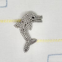 チェコ　ガラスラインブローチ　イルカ