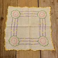 チェコ　ハンカチ　お花の刺繍