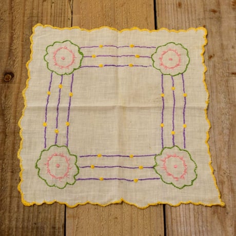 チェコ　ハンカチ　お花の刺繍