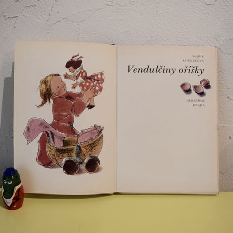 チェコ　絵本　「Vendulciny orisky」絵Vilma Kotbova-Vrbova