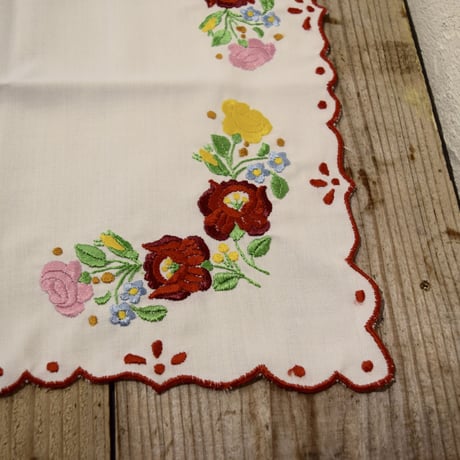 ハンガリー　カロチャ刺繍　スクエア３