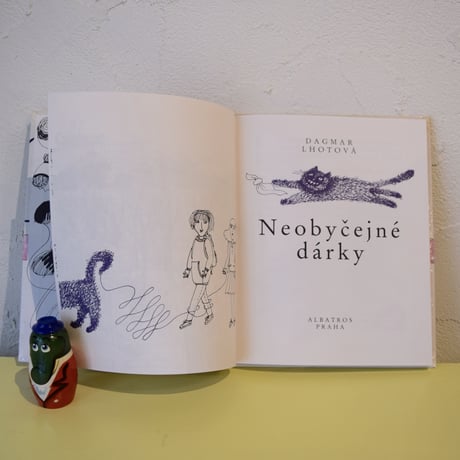 チェコ　絵本「Neobycejne darky」