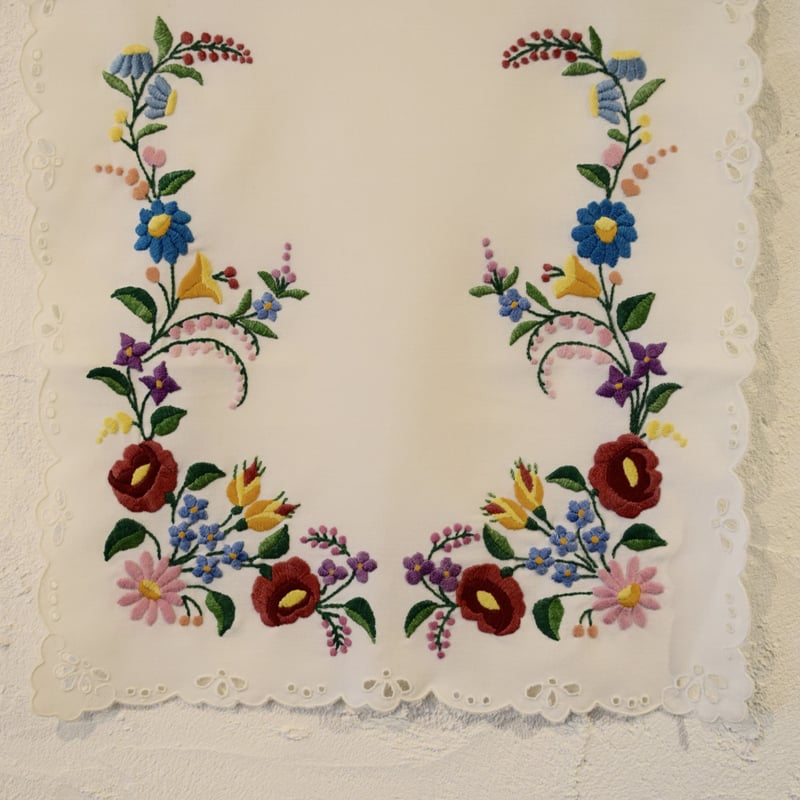 カロチャ刺繍毛糸手刺しゅう大判オーバルテーブルクロス