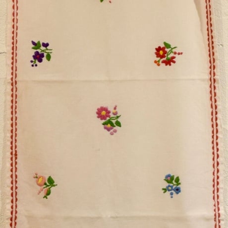 ハンガリー　カロチャ刺繍　テーブルクロス　小花