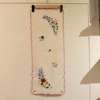 ハンガリー　カロチャ刺繍　テーブルクロス　花束と小花２