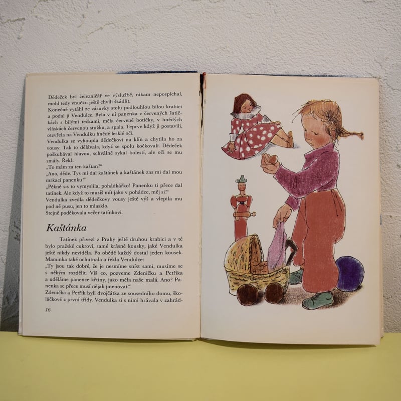 チェコ 絵本 「Vendulciny orisky」絵Vilma Kotbova-Vrbova チェコ 絵本 「Vendulciny orisky」絵Vilma Kotbova-Vrbova
