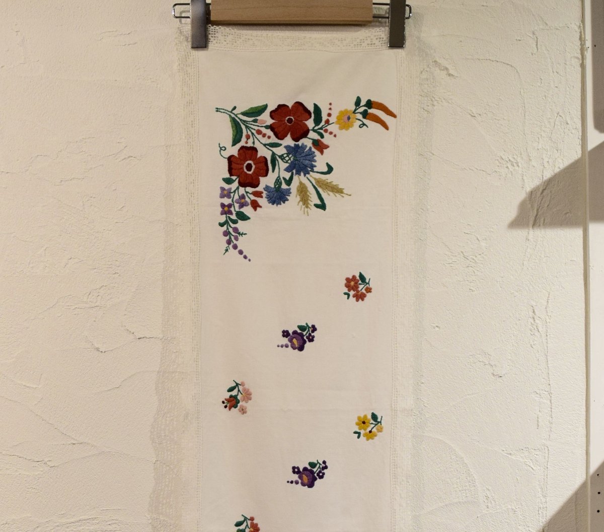 ハンガリー カロチャ刺繍 テーブルクロス 花束と小花1 | Kitten Blue