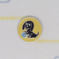 旧ソ連 バッジ ボールを持った犬