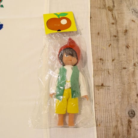 旧東ドイツ　緑チョッキの男の子　デッドストック