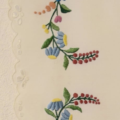 ハンガリー　カロチャ刺繍　テーブルクロス　お花たっぷり
