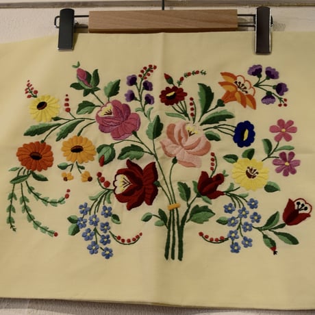 ハンガリー　カロチャ刺繍　ピローケース　花束