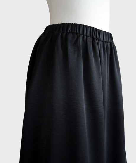 カーブシルエットサテンワイドパンツ