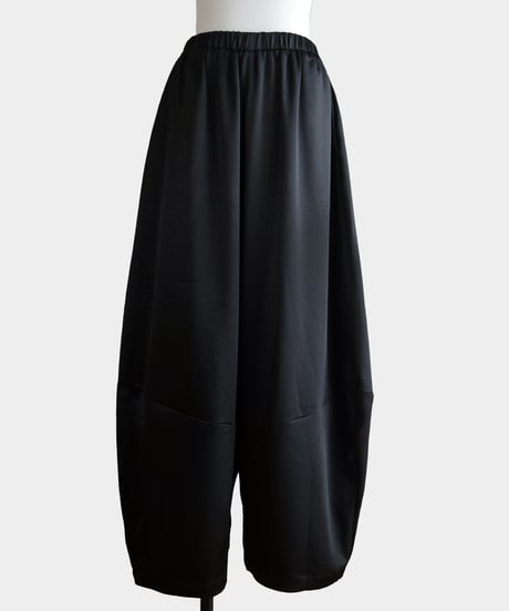 カーブシルエットサテンワイドパンツ