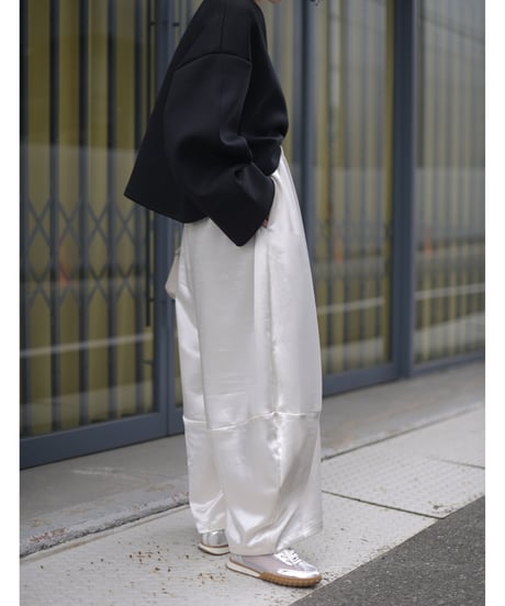 カーブシルエットサテンワイドパンツ