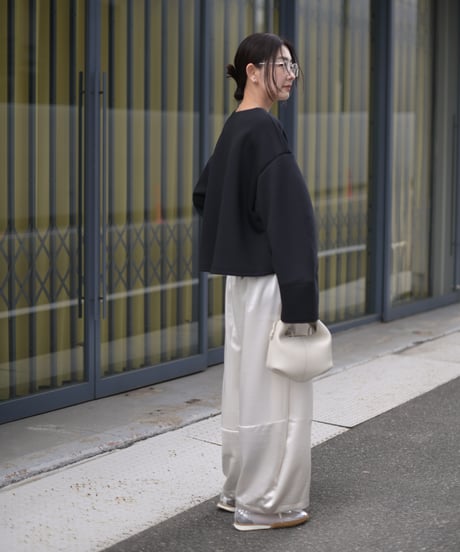 カーブシルエットサテンワイドパンツ