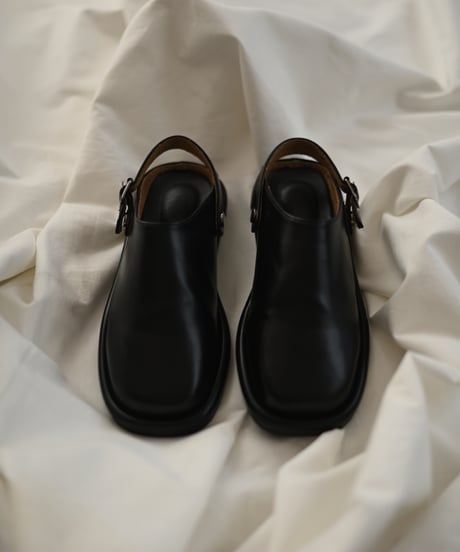 Clog belt shoes