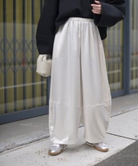 カーブシルエットサテンワイドパンツ