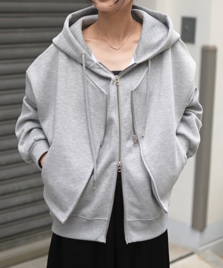 レイヤードジップフーディー