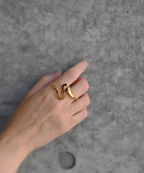 【アクセ1100円均一】Undulate Finger Ring