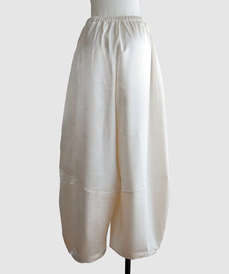 カーブシルエットサテンワイドパンツ