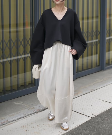 カーブシルエットサテンワイドパンツ