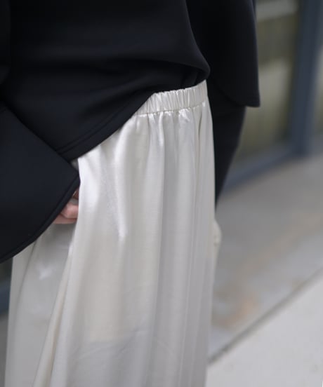 カーブシルエットサテンワイドパンツ