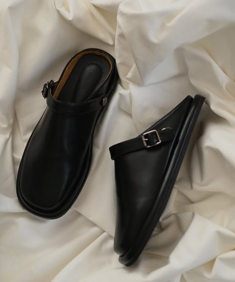 Clog belt shoes