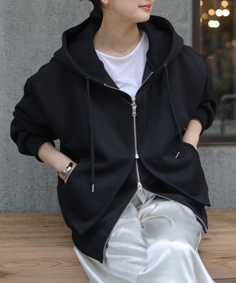 レイヤードジップフーディー