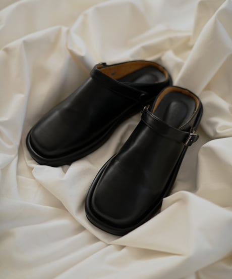 Clog belt shoes