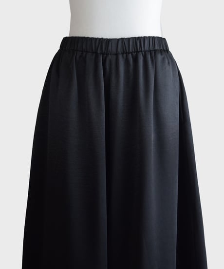 カーブシルエットサテンワイドパンツ