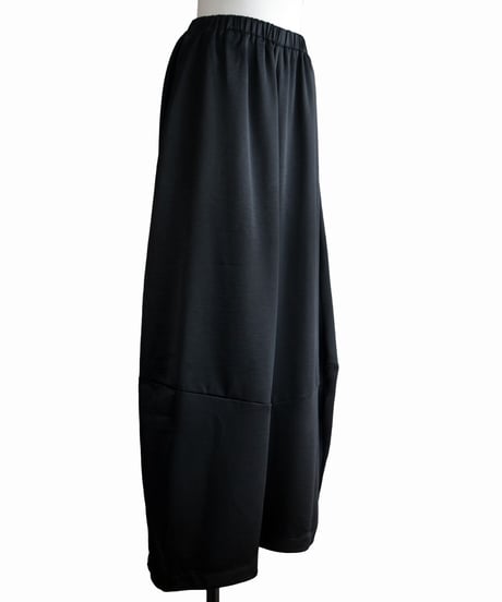 カーブシルエットサテンワイドパンツ