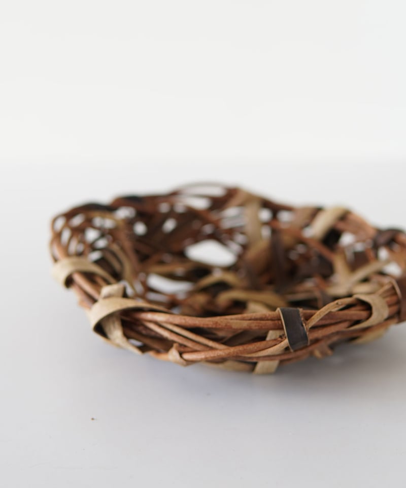 あけび×胡桃 乱れ編み 浅目の置き籠 直径19cm (オズのかごバッグ