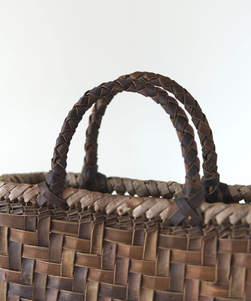 網代編み/裏皮』沢胡桃樹皮のかごバッグ 横幅26cm (オズのかご