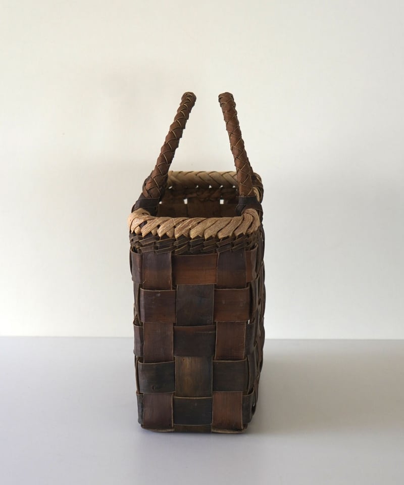 平織り 裏皮×表皮』沢胡桃樹皮のかごバッグ 横幅30cm (オズの
