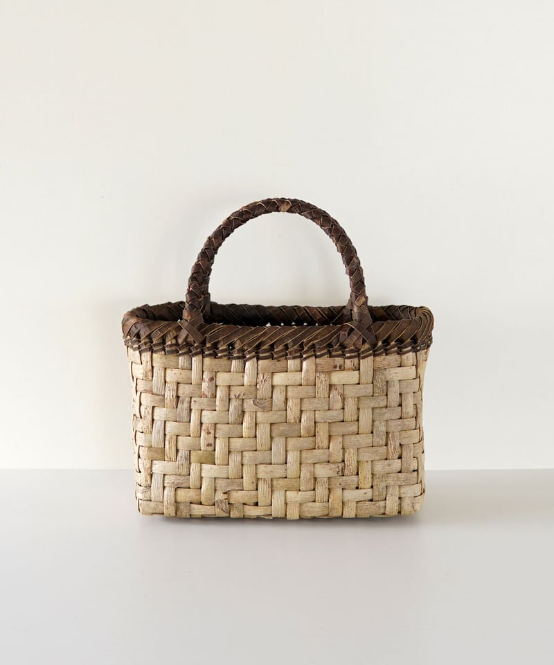 コンパクト2 網代編み/表皮×裏皮』沢胡桃樹皮のかごバッグ 横幅22cm