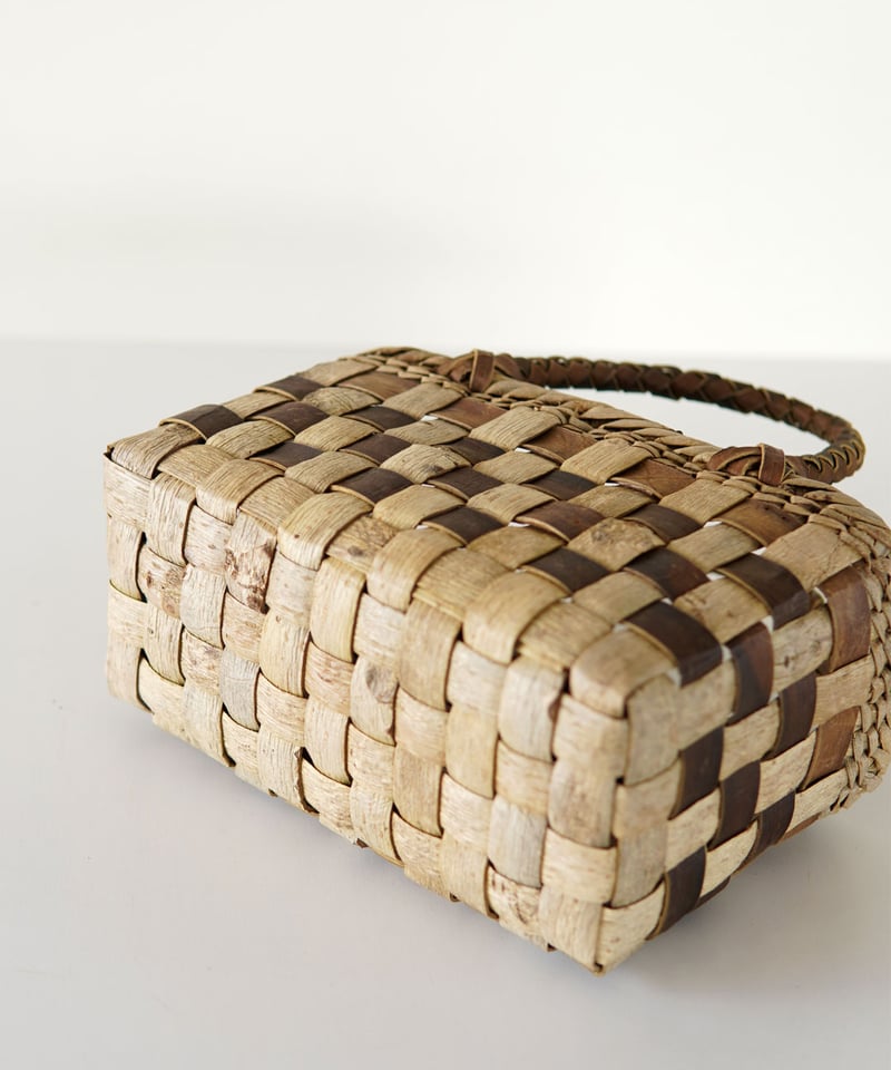 コンパクト2 平織り/表皮 チェック柄』沢胡桃樹皮のかごバッグ 横幅