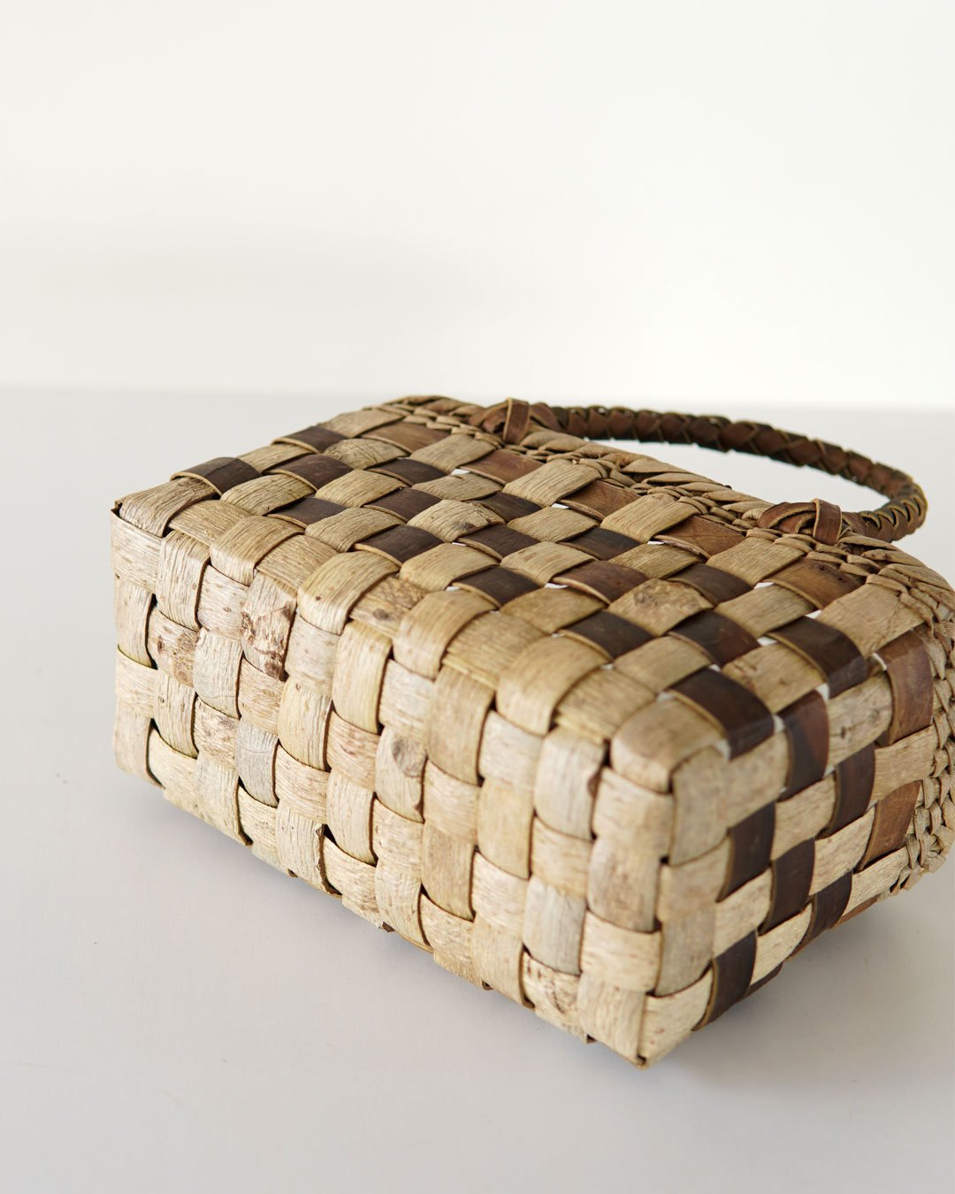 コンパクト2 平織り/表皮 チェック柄』沢胡桃樹皮のかごバッグ 横幅