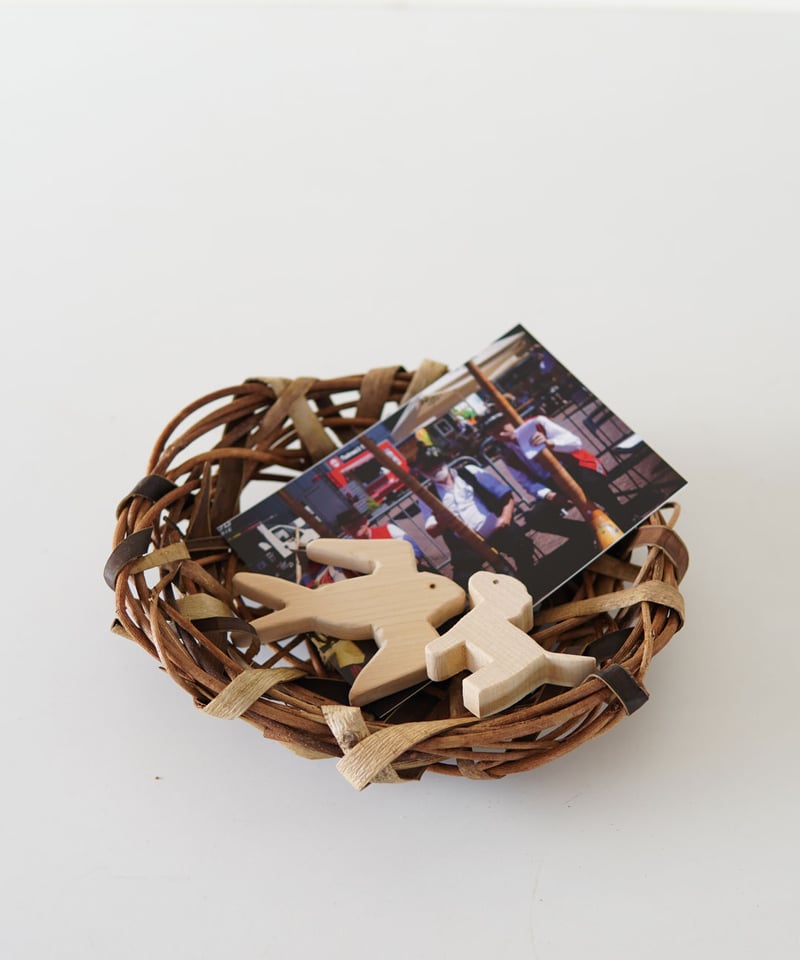 あけび籠　かごバッグ　掛け編み模様　胡桃のチャーム あけび籠 かごバッグ 掛け編み模様 胡桃のチャーム あけび籠