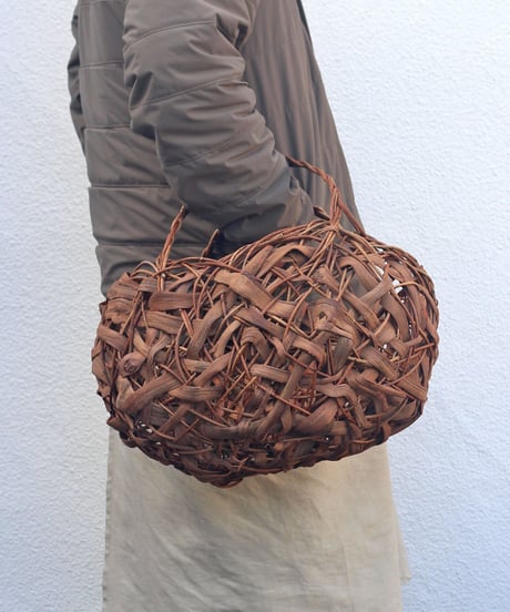 大きいサイズ 山葡萄×あけび の 乱れ編み かごバッグ (オズのかごバッグ)