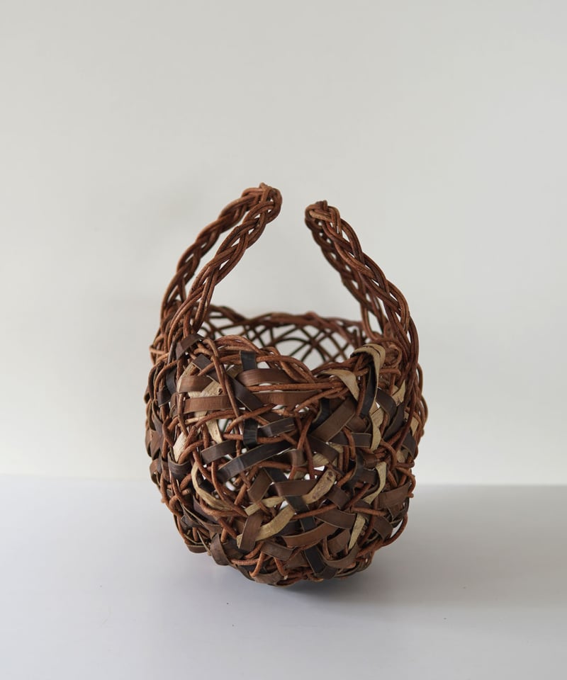 あけび×沢胡桃 表皮×裏皮 透かし 乱れ編み かごバッグ 横幅30cm