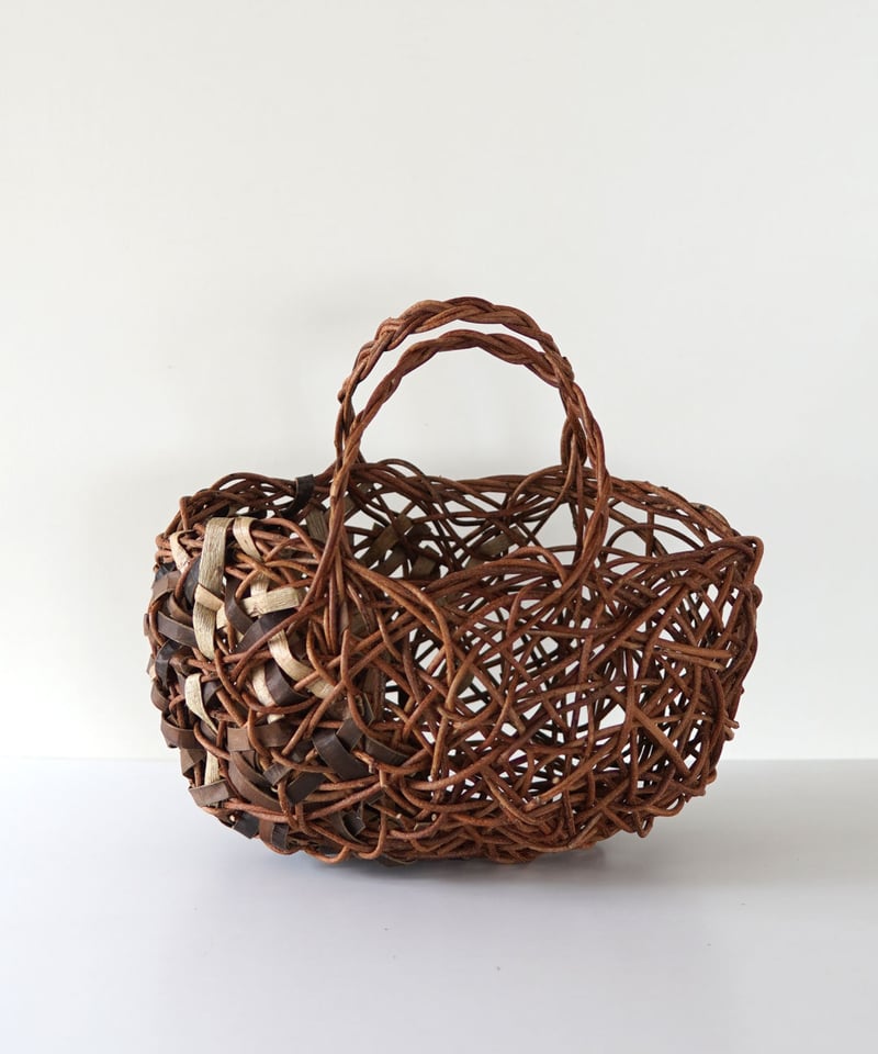 あけび×沢胡桃 表皮×裏皮 透かし 乱れ編み かごバッグ 横幅30cm(オズの
