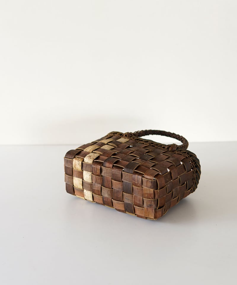 コンパクト 平織り』胡桃樹皮のかごバッグ 横幅20cm (オズのかごバッグ