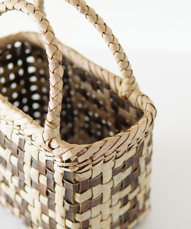 ◻️現行品◻️胡桃かごバッグ◻️新品未使用 平織り 表皮』沢胡桃樹皮のかごバッグ 横幅24cm (オズのかご