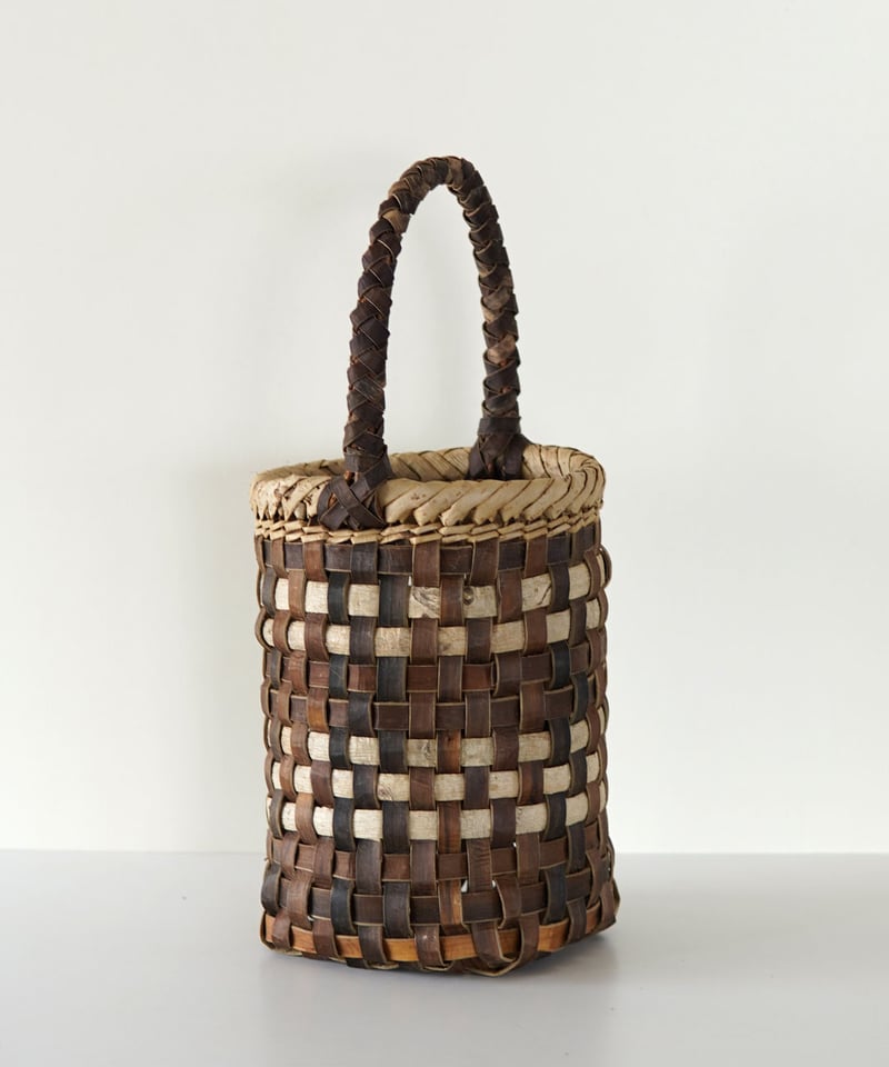 マルツツ 平織 裏皮』沢胡桃樹皮のかごバッグ (オズのかごバッグ