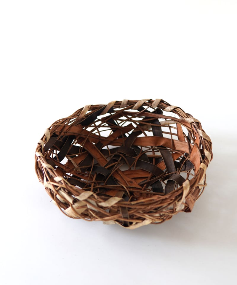 胡桃×山葡萄×あけび の 乱れ編み 置き籠 直径33cm (オズのかご