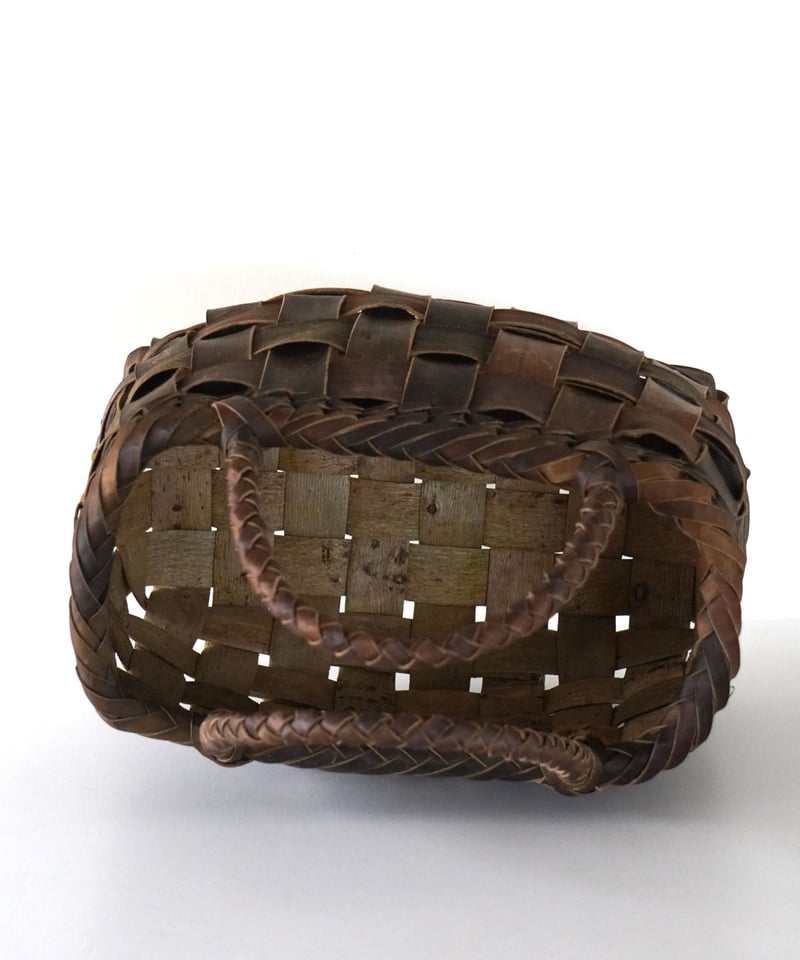 丸み フト平織り 裏皮』沢胡桃樹皮のかごバッグ 横幅30cm (オズ